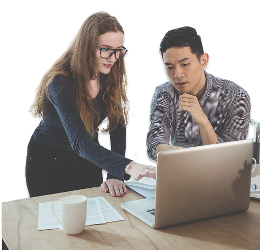 ejecutivos-negocios-discutiendo-sobre-laptop 1